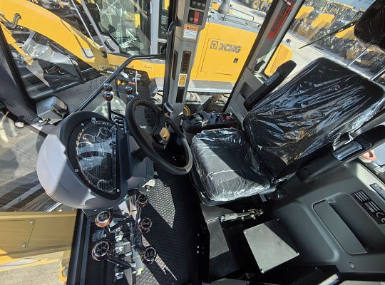 Автогрейдер XCMG GR215A