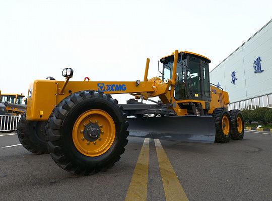 Автогрейдер XCMG GR135