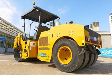 Асфальтовый комбинированный каток XCMG XD83VT